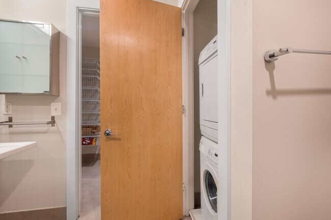 Building Photo - Lovely Studio-Style 1 Bedroom Condo Unit i...