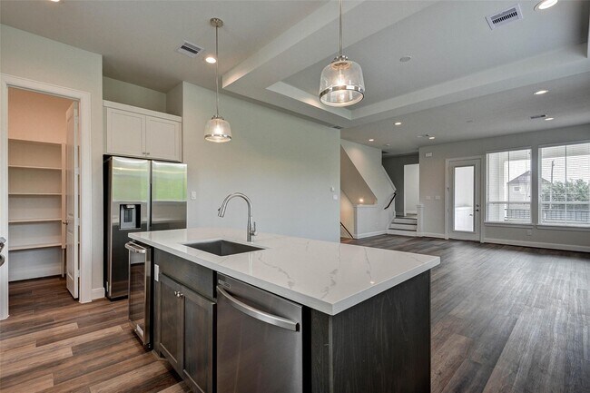 Building Photo - 2710 Grand Fountains Dr