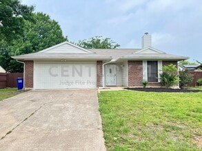Building Photo - Charming 3/2/2 in Lake Dallas ISD For Rent!