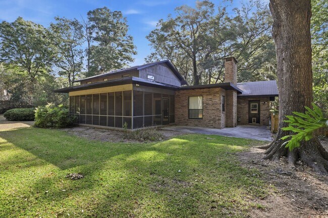 Building Photo - 4 Bedroom, 3 Bath House on 1 Acre in Fox Grove
