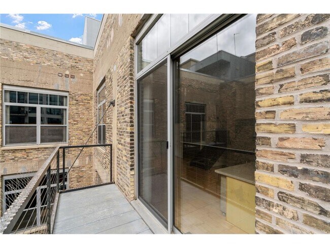 Building Photo - 521 S 7th St