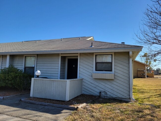 Primary Photo - $1195 - 2/2 - Jefferson Square has receive...