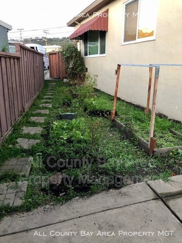 Building Photo - 1031 Ranchito Ct