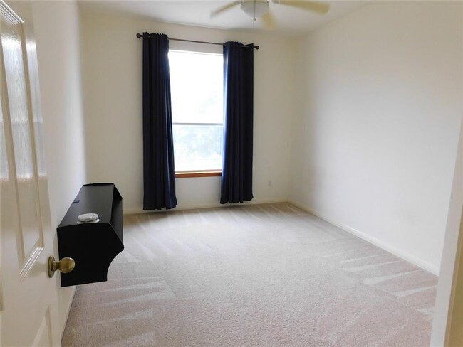 Building Photo - 1511 Homewood Cir