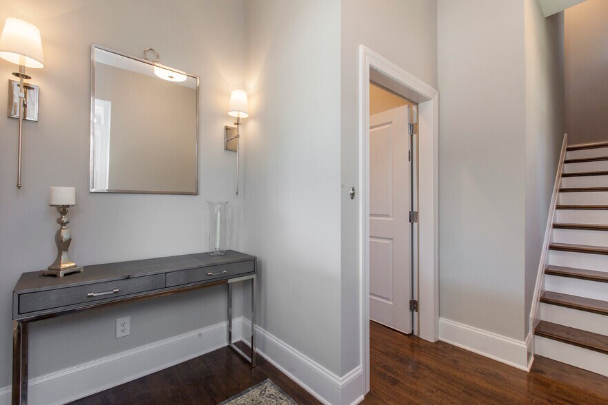 Vestibule - 125 Windsor Ave