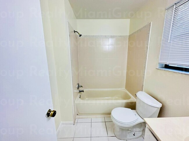 Building Photo - 26 Crossings Cir