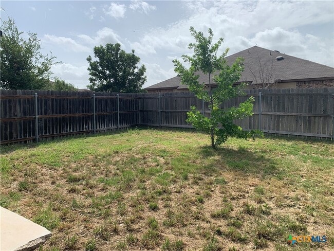 Building Photo - 506 Creekside Frst