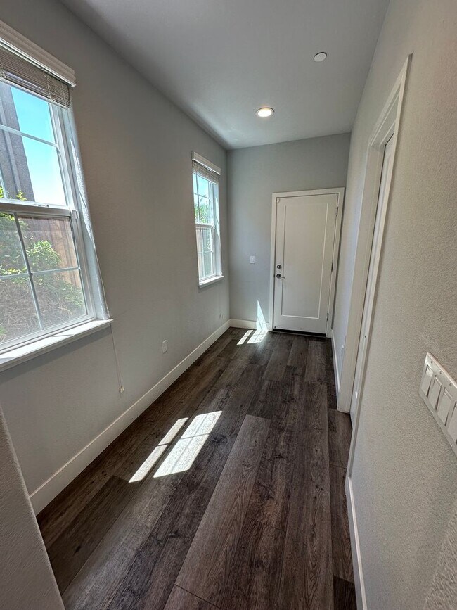 Building Photo - Stunning 4 Bedroom, 3 Bath Mountain House Home