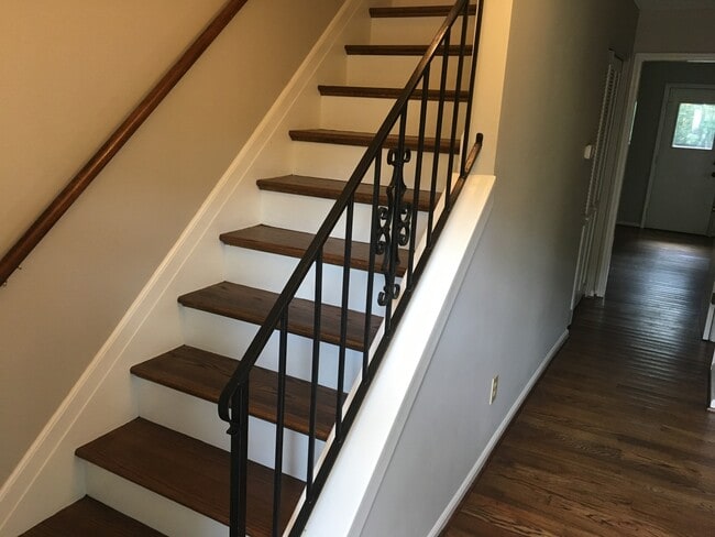 Building Photo - End Unit Town Home For Rent