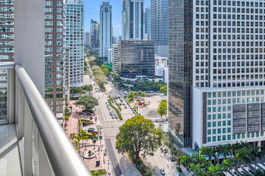 Building Photo - 485 Brickell Ave
