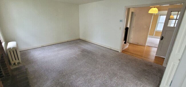 Building Photo - Duluth MN - 4 Bedroom - 2 Bath - 1 Car Gar...