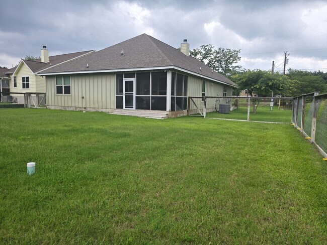 Building Photo - 140 Manawianui Dr