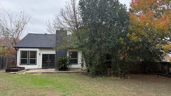 Building Photo - Beautifully Updated 3BR Home in Prime South Austin Location!