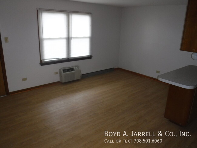 Building Photo - Immediate occupancy one bedroom