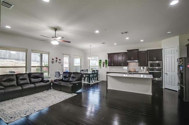 Building Photo - 2921 Zelma Dr