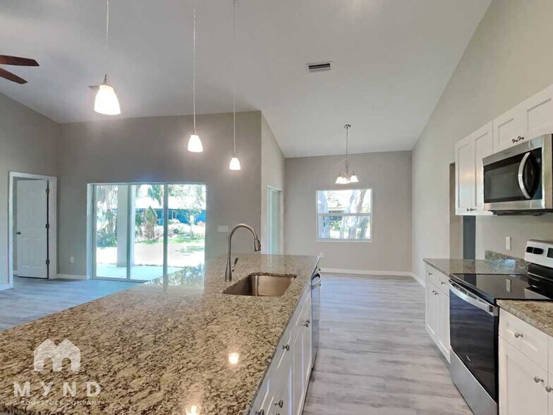 Building Photo - 2423 Mindlin Ln