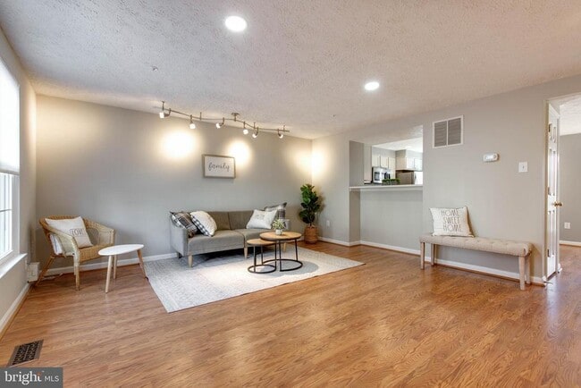 Building Photo - 8117 Ellen Way