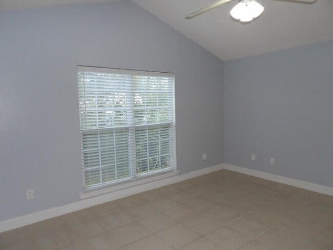 Building Photo - 5040 Capulet Cir