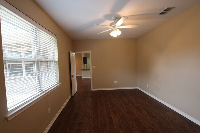 Building Photo - Coming Soon! Gorgeous 3 Bedroom Home in Th...