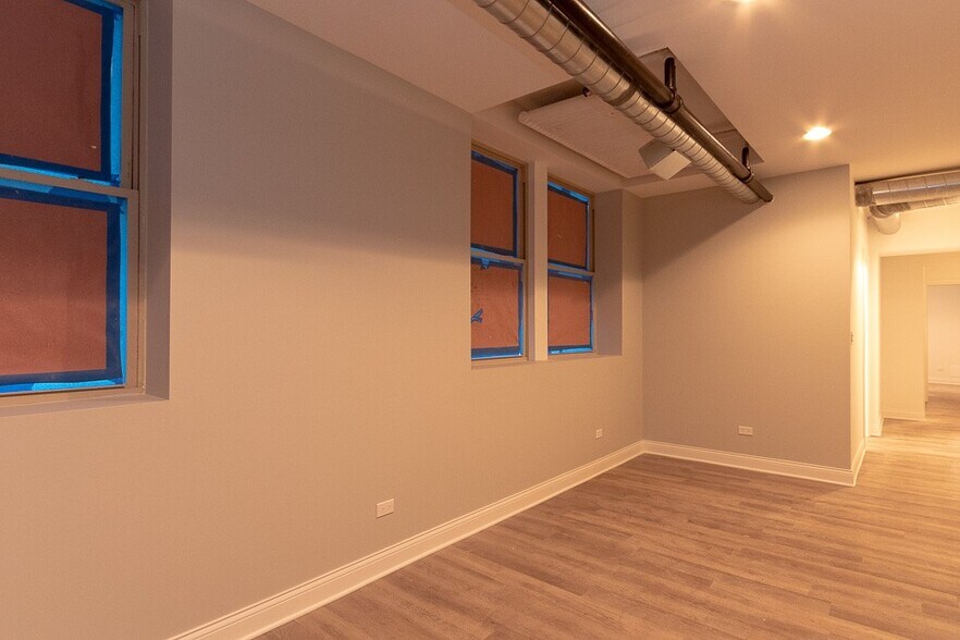 Building Photo - 1369 W Greenleaf Ave