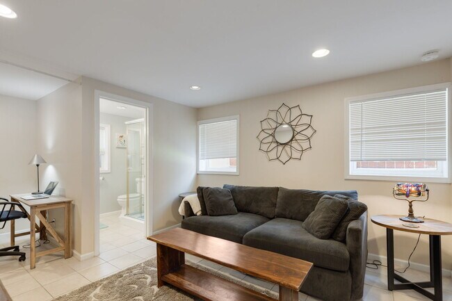 Building Photo - 47 Hackberry Ln