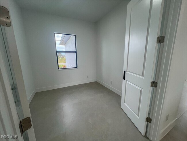 Building Photo - 1302 NW 13th Terrace