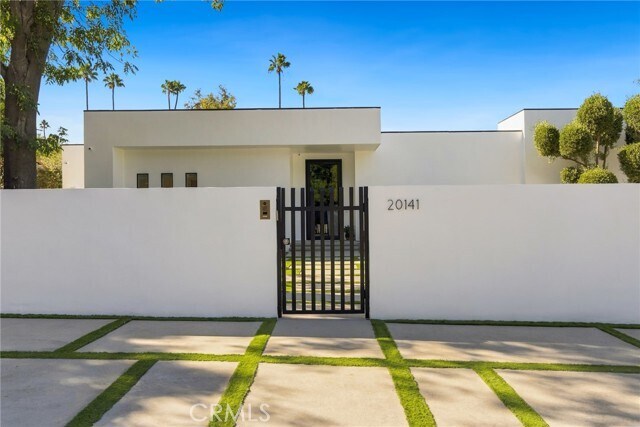Building Photo - 20141 Wells Dr