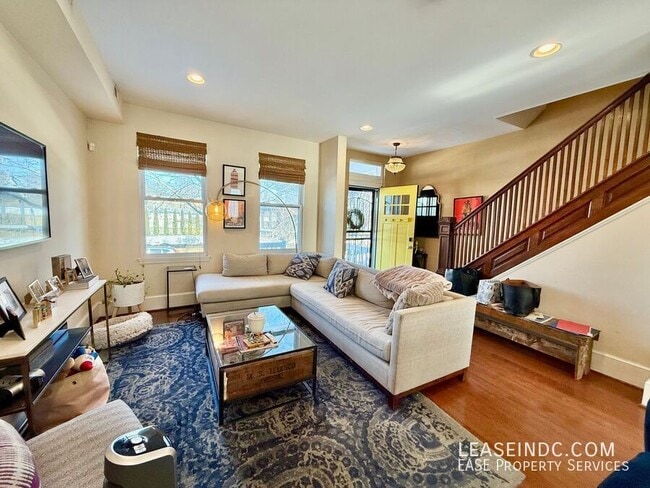 Building Photo - 159 V St NE