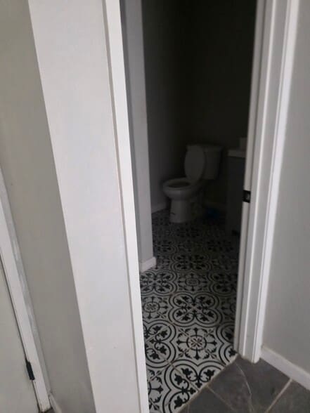 Building Photo - 13865 Julian Dr