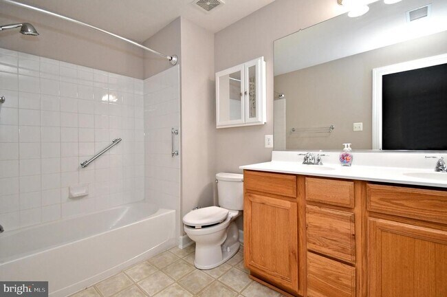 Building Photo - 2304 Lennon Ln