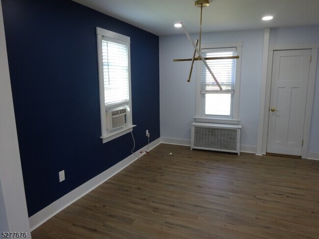 Building Photo - 54 Evergreen Ave