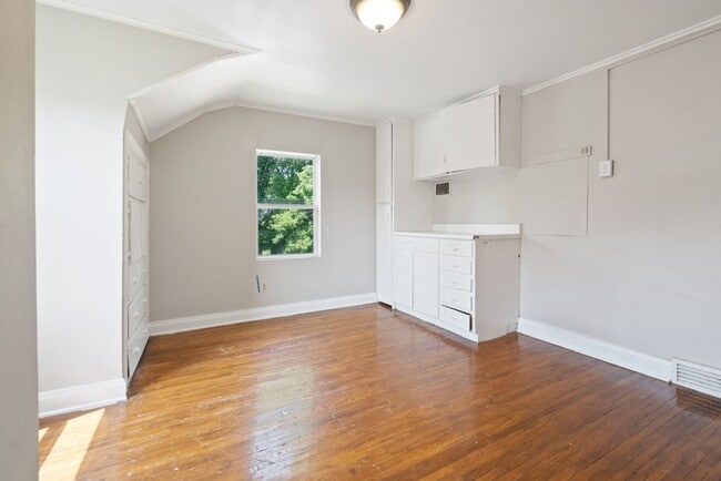 Building Photo - 1317 State St