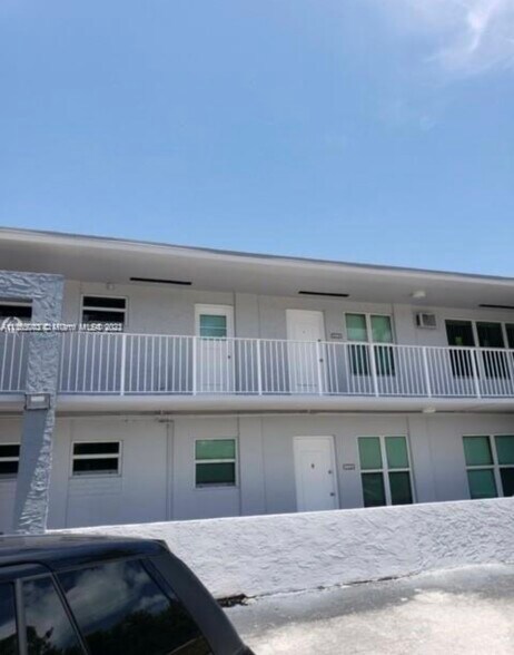 Building Photo - 2225 NE 123rd St