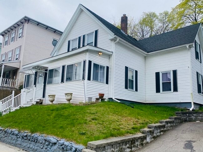 Primary Photo - 20 Crystal St