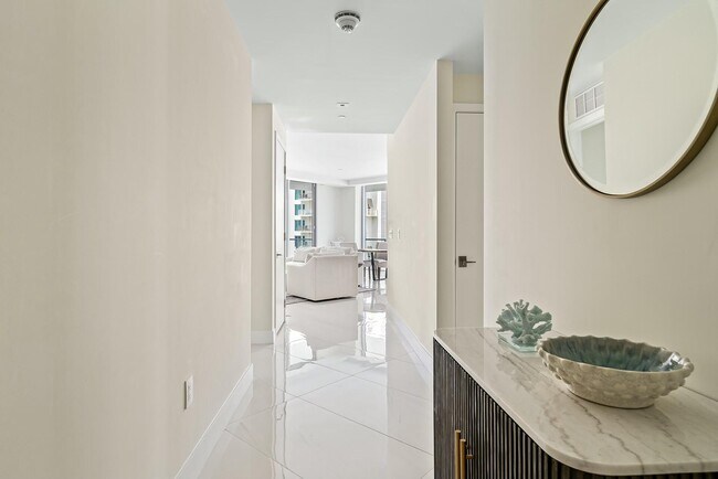 Building Photo - 3100 N Ocean Dr