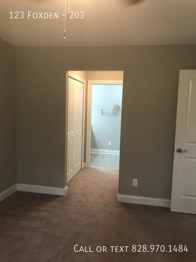 Building Photo - 123 Foxden-203