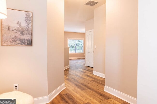 Building Photo - 2046 Barberry Dr