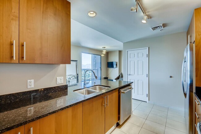 Building Photo - Furnished High rise Just Off the Las Vegas...