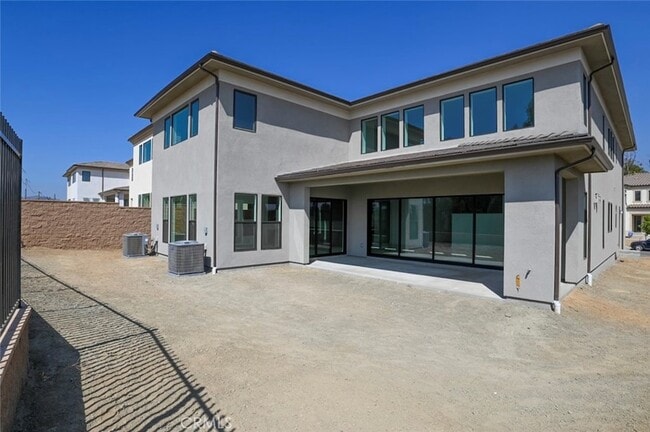Building Photo - 20552 Edgewood Ct