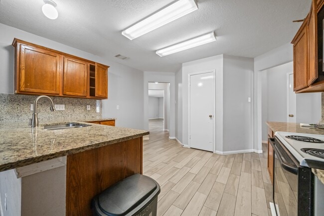 Building Photo - 22623 Round Valley Dr