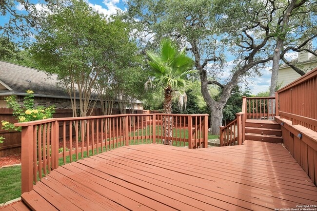 Building Photo - 5 Willow Heights Dr