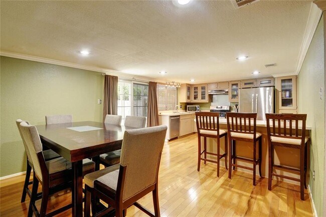 Building Photo - 8203 Beaver Brook Ln