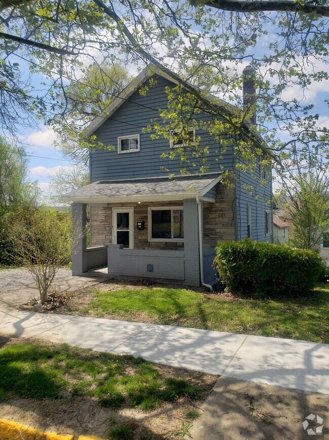 Building Photo - Spacious 3-bed home in Midland, PA!
