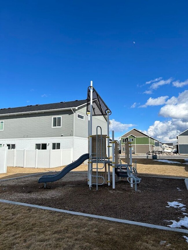 Building Photo - Huckleberry Townhomes
