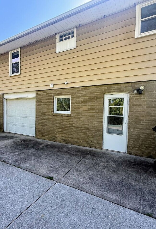 Building Photo - 8662 Grimes Ave NW