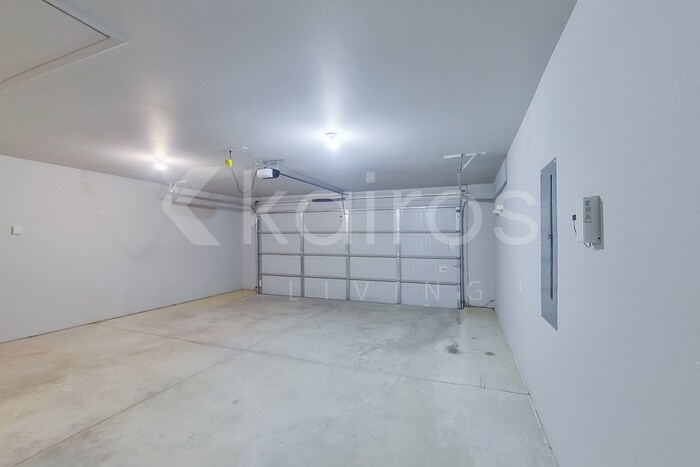 Building Photo - 6010 NW Meade St