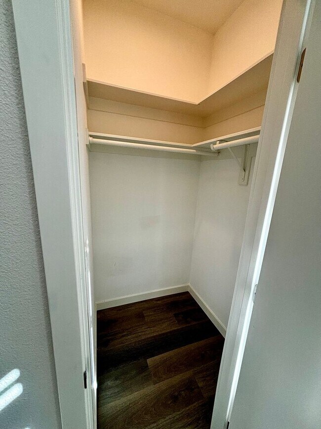 Building Photo - Upgraded 1 Bed/1 Bath