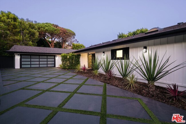 Building Photo - 18013 Sea Reef Dr