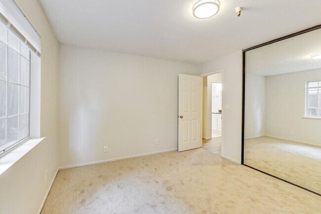 Building Photo - 1803 Sausal St