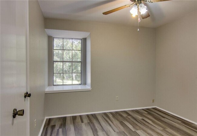 Building Photo - 6415 Jennings Dr